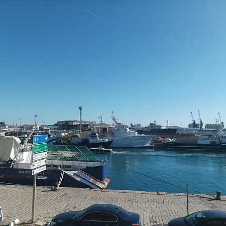 33 M2 Face Au Port De Sete, Centre *